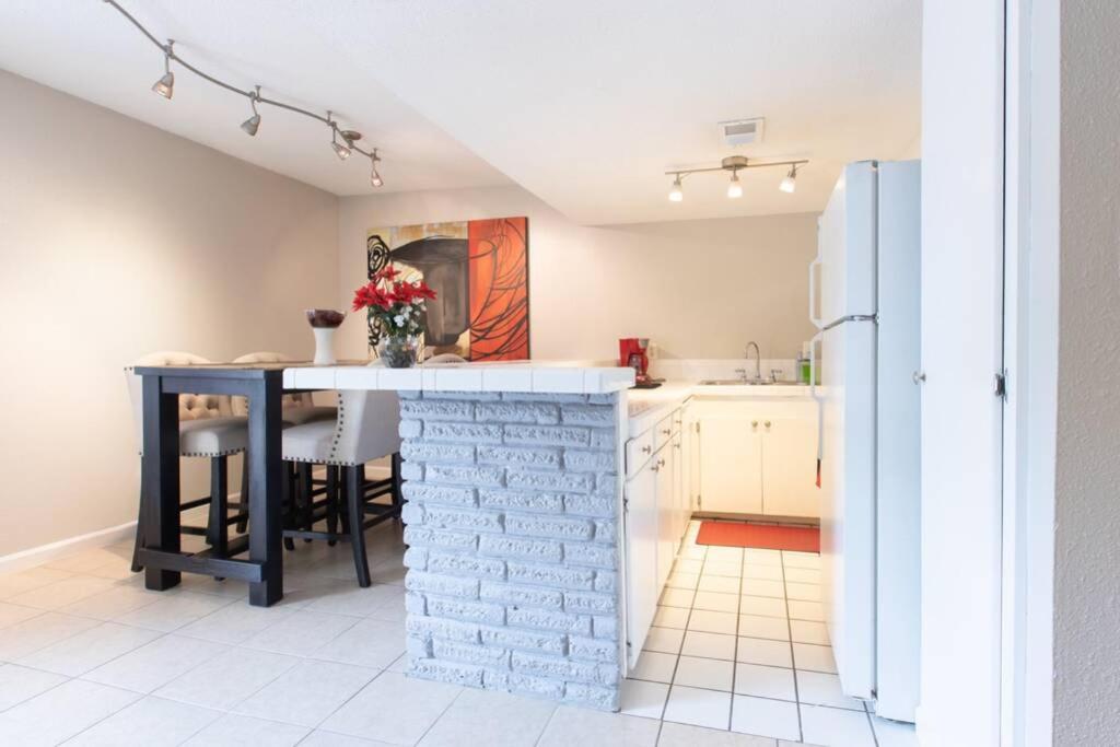 Urban 2Br Apartment In The Heart Of The Heights Houston Eksteriør bilde